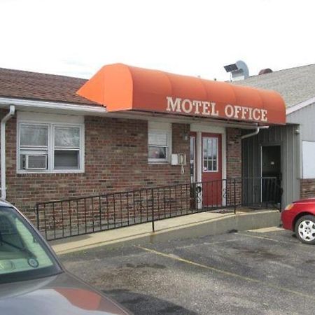 Red Carpet Inn Terre Haute Exterior photo