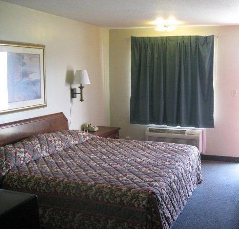 Red Carpet Inn Terre Haute Room photo