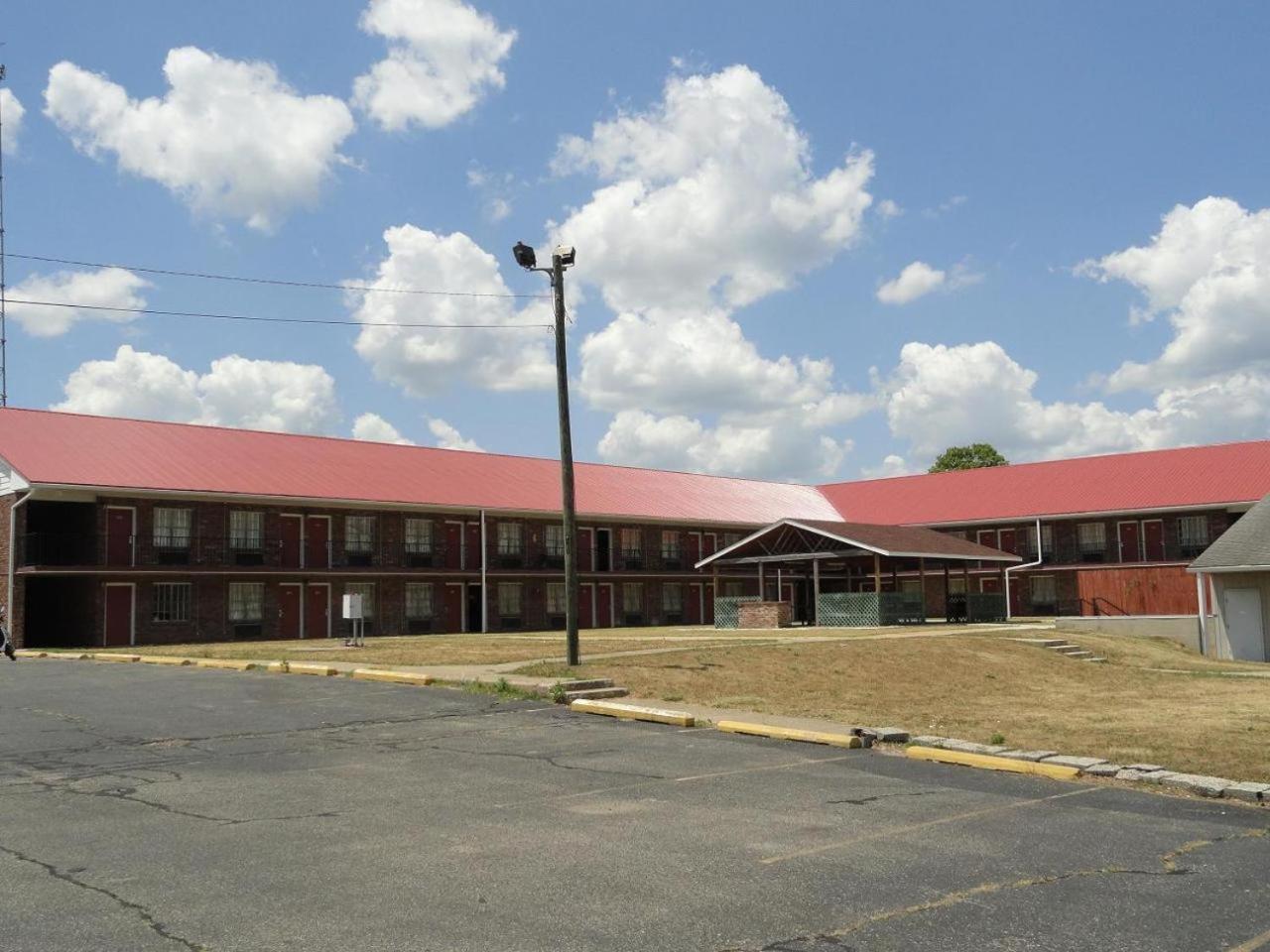 Red Carpet Inn Terre Haute Exterior photo