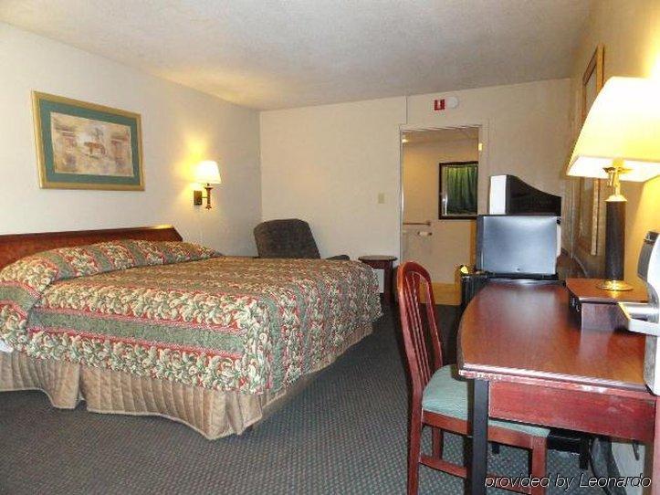 Red Carpet Inn Terre Haute Room photo