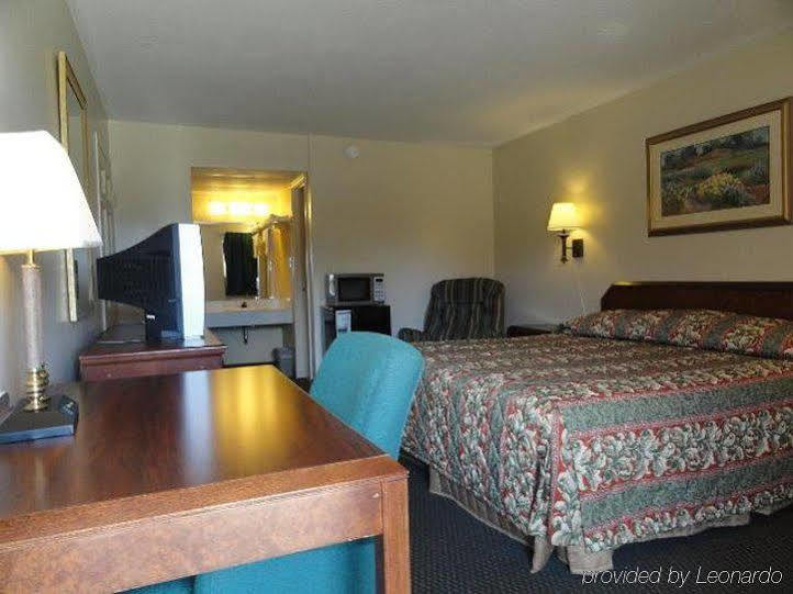 Red Carpet Inn Terre Haute Room photo